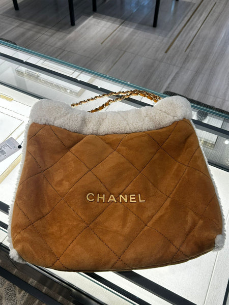 Chanel 22 medium fur – Personal Shopper London