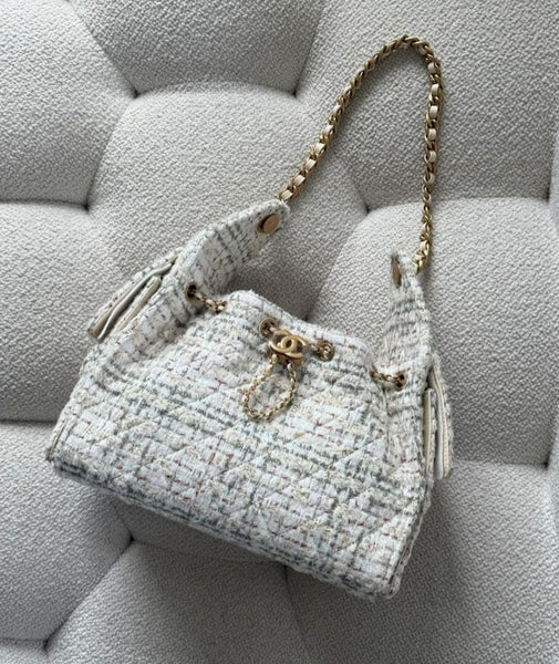 🤍 Chanel 25 Hobo Bag — Small, White Tweed & Gold Metal
