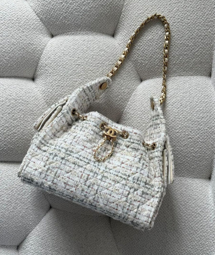 🤍 Chanel 25 Hobo Bag — Small, White Tweed & Gold Metal
