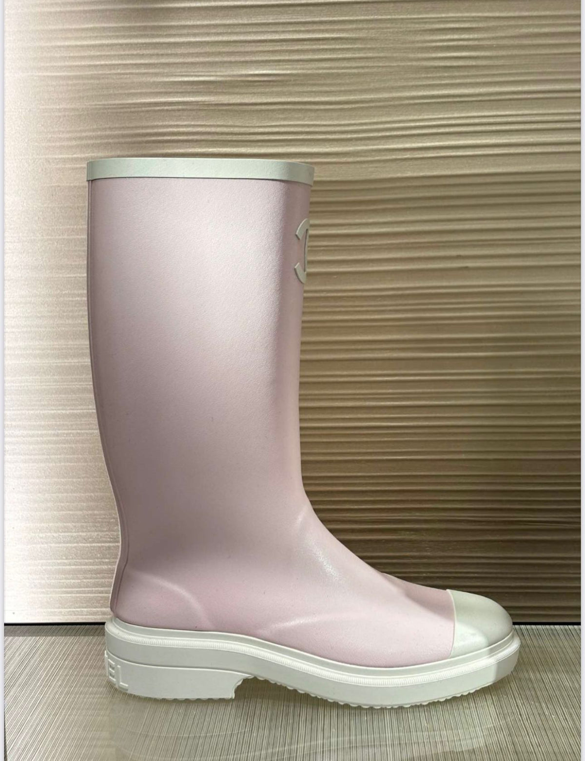 Chanel 26C Caoutchouc Rain Boots Pastel Pink – Personal Shopper London