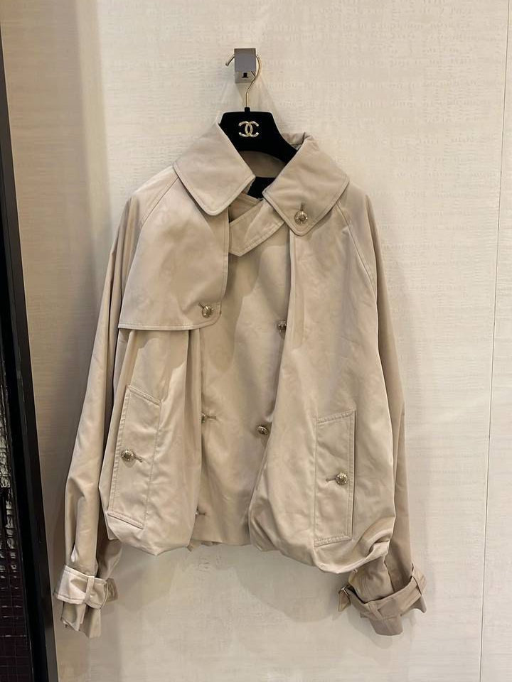 Chanel water-reveal logo jacket, short version