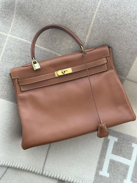 Hermès Kelly 35 — Gold Lisse Leather