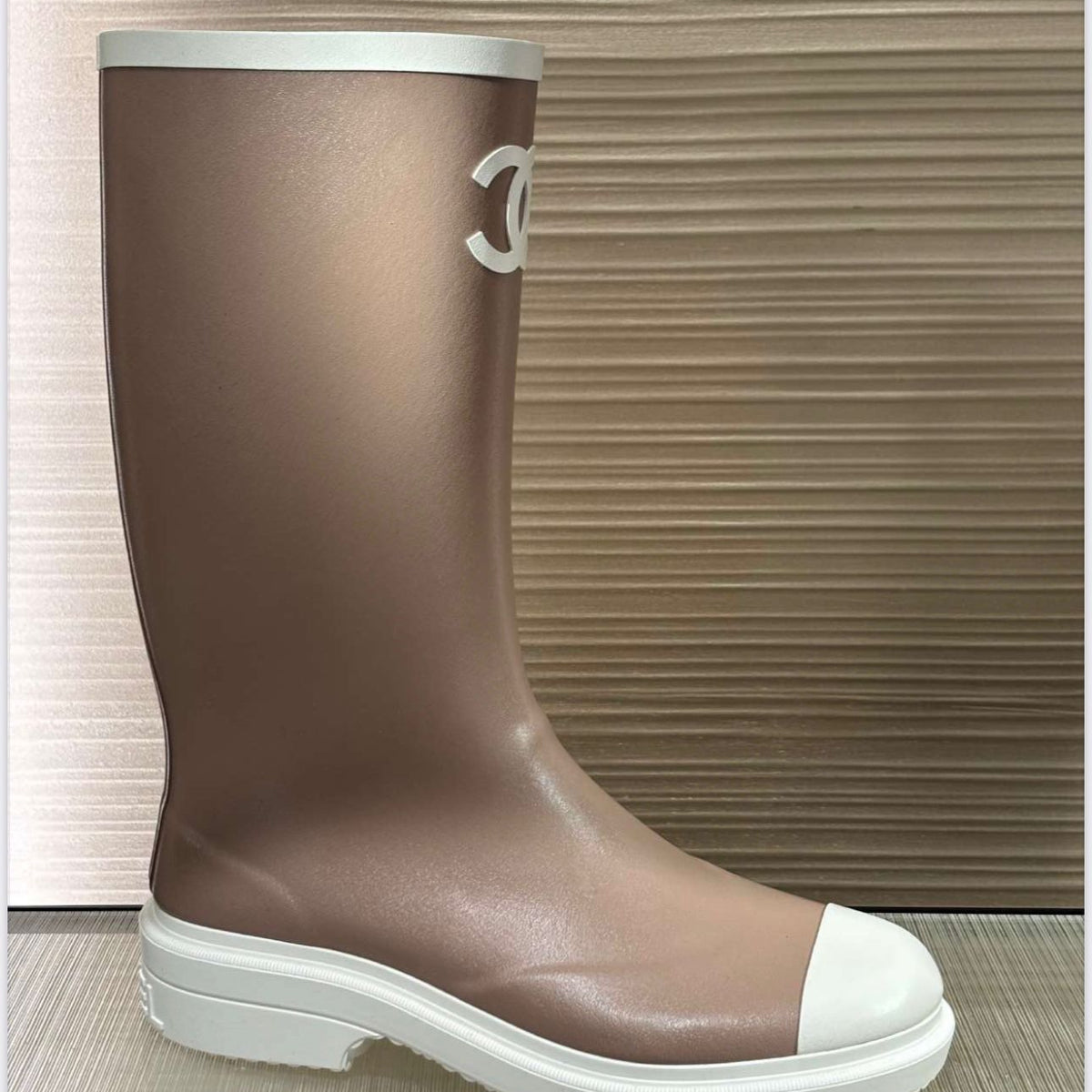 Chanel 26C Caoutchouc Rain Boots Rich Brown – Personal Shopper London