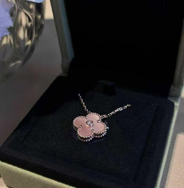 Van Cleef Arpels Holiday Pendant Rose Pearl
