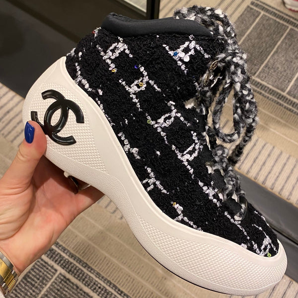 CHANEL Fall-Winter 22/23 winter sneakers