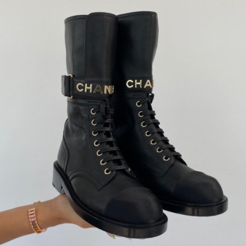 CHANEL Fall-Winter 22/23 black lace up boots
