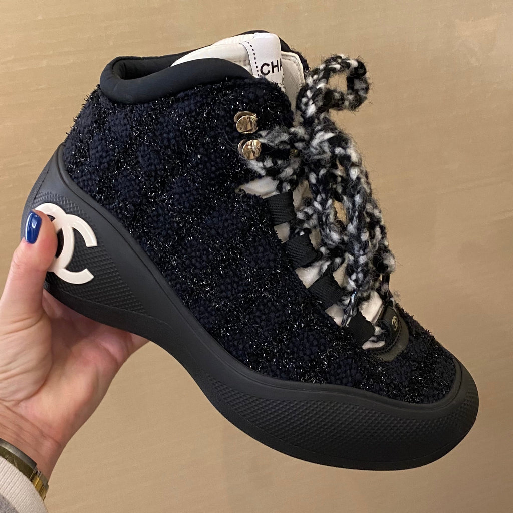 CHANEL Fall-Winter 22/23 winter sneakers